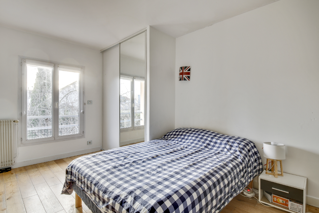 MAISON située à CHATOU à 15 mn du RER  de 185m² sur un terrain de 823 m²