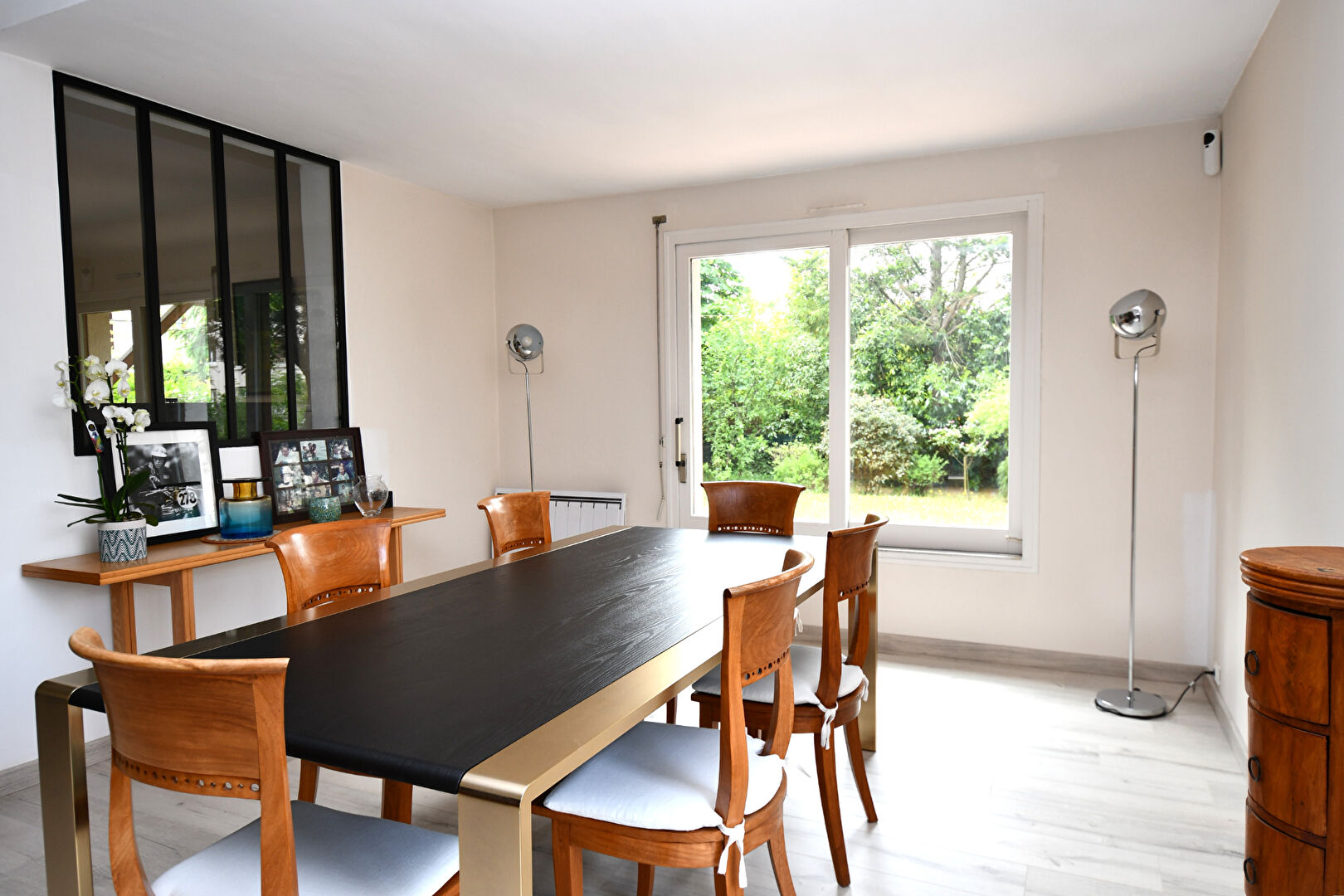 Maison située à Chatou avec 5 chambres de 204.m2 sur un terrain de 951 m²