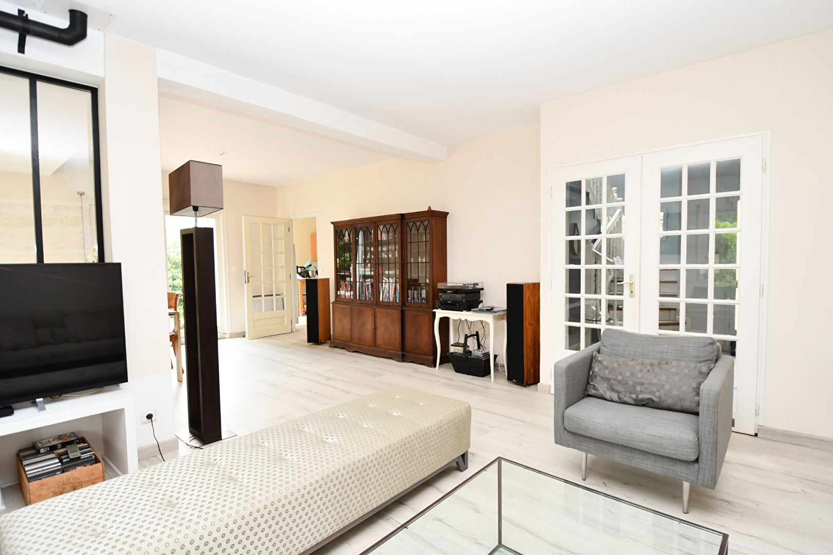 Maison située à Chatou avec 5 chambres de 204.m2 sur un terrain de 951 m²
