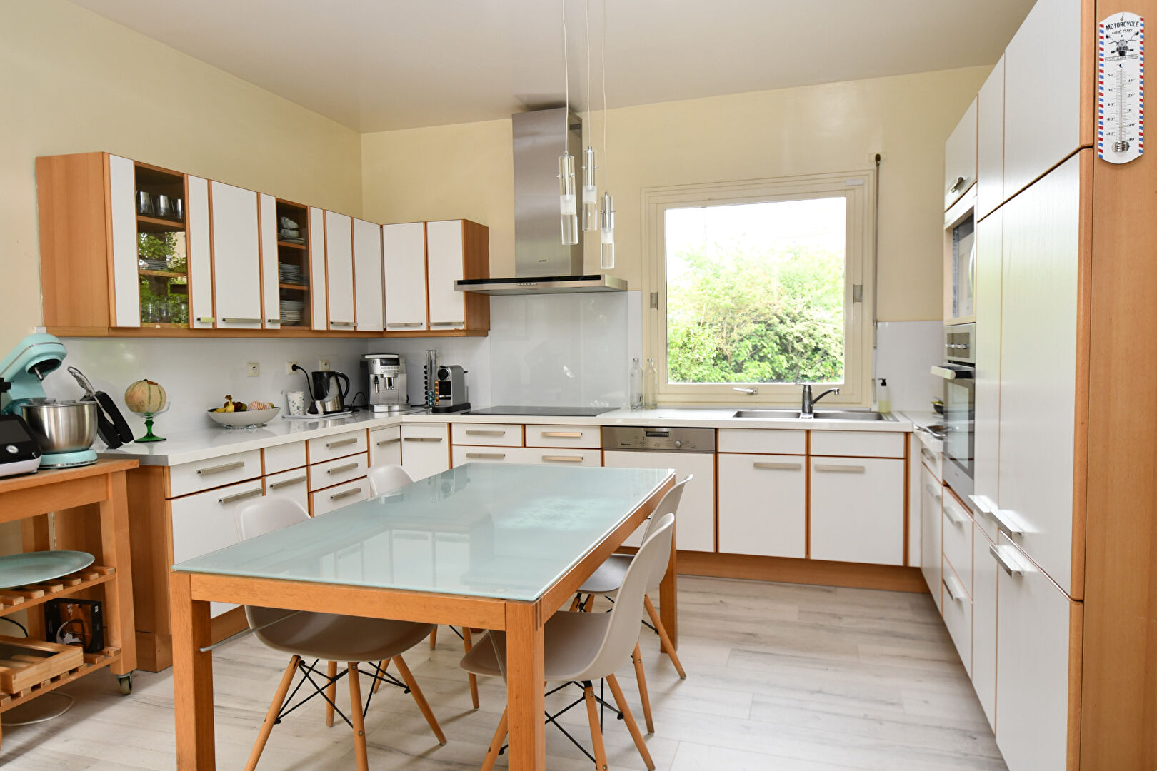 Maison située à Chatou avec 5 chambres de 204.m2 sur un terrain de 951 m²