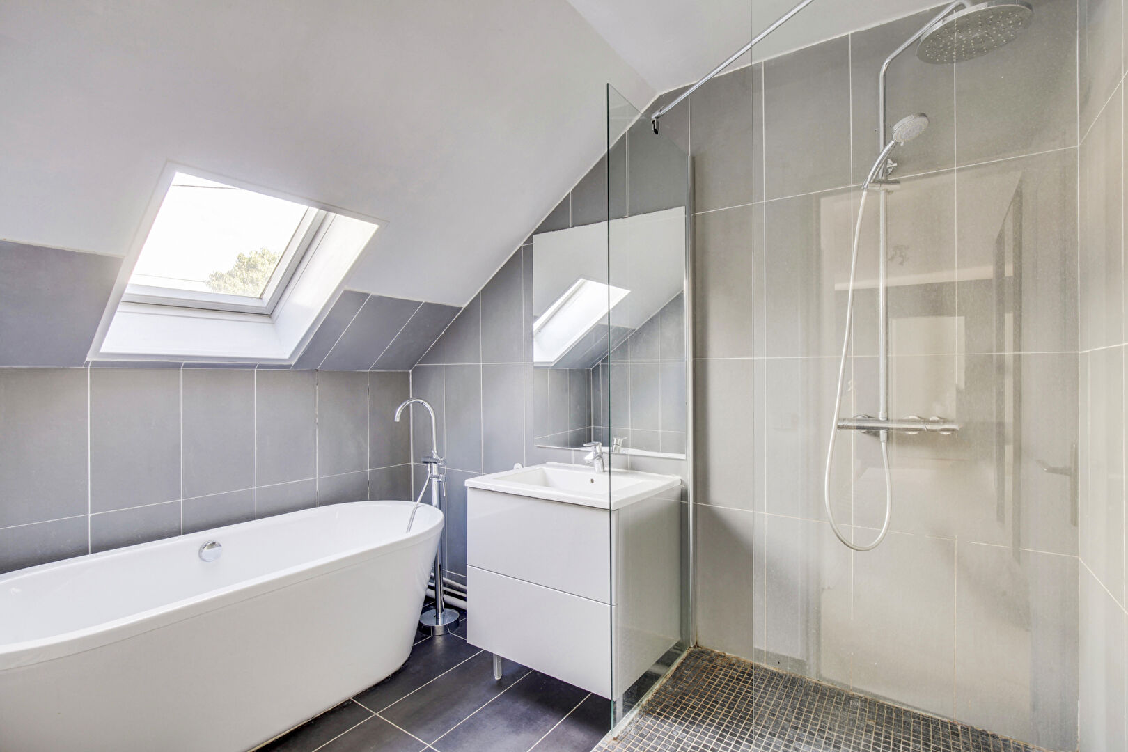 Maison située à Chatou avec 5 chambres de 204.m2 sur un terrain de 951 m²