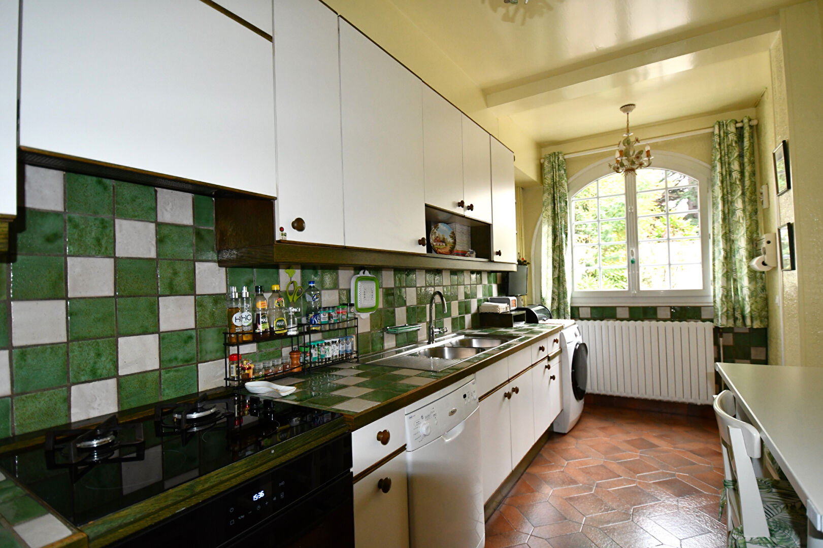 BAS DE CHATOU Maison de 131 m2 avec 3 chambres, située à 10 mn du RER