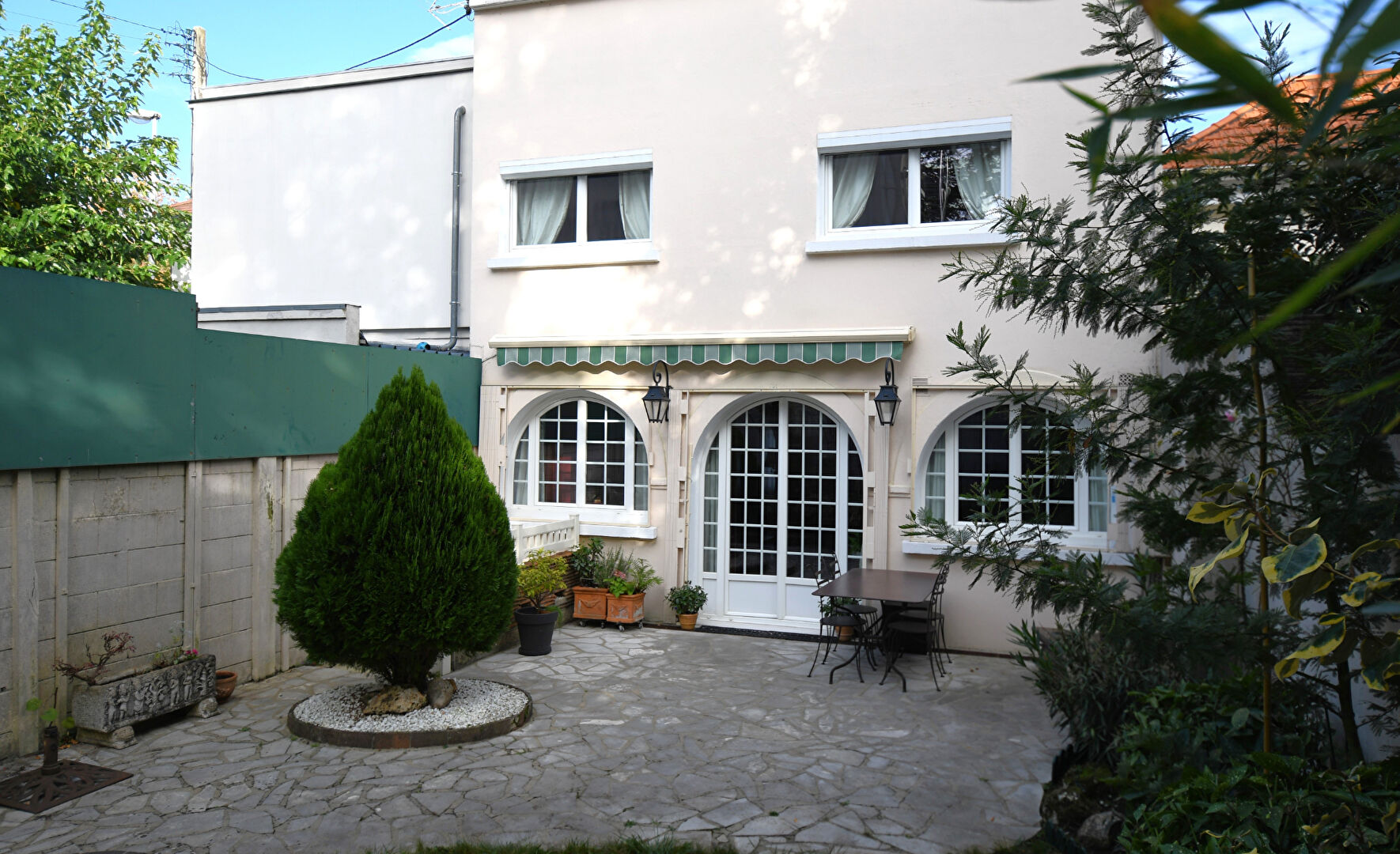 BAS DE CHATOU Maison de 131 m2 avec 3 chambres, située à 10 mn du RER