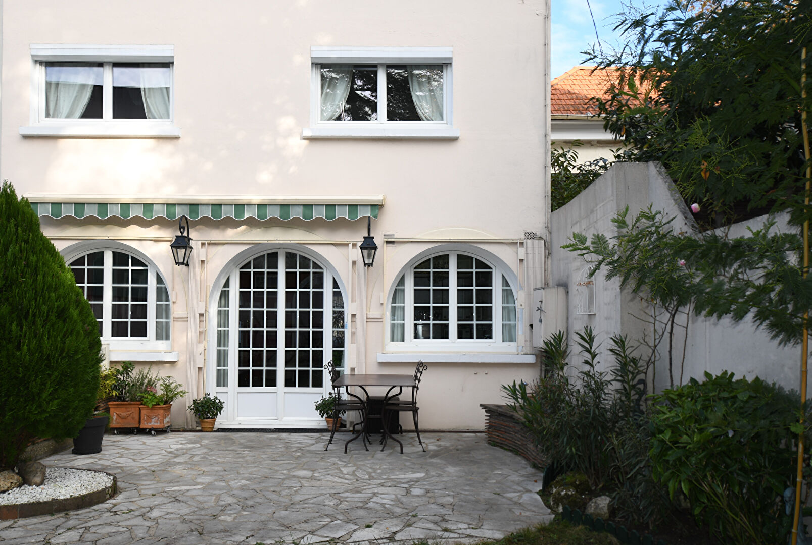 BAS DE CHATOU Maison de 131 m2 avec 3 chambres, située à 10 mn du RER