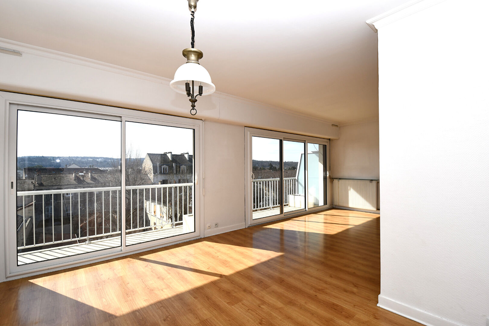 Appartement situé à Croissy-sur-Seine de 91 m² avec 3 chambres à 12 mn du RER et 3 mn du centre