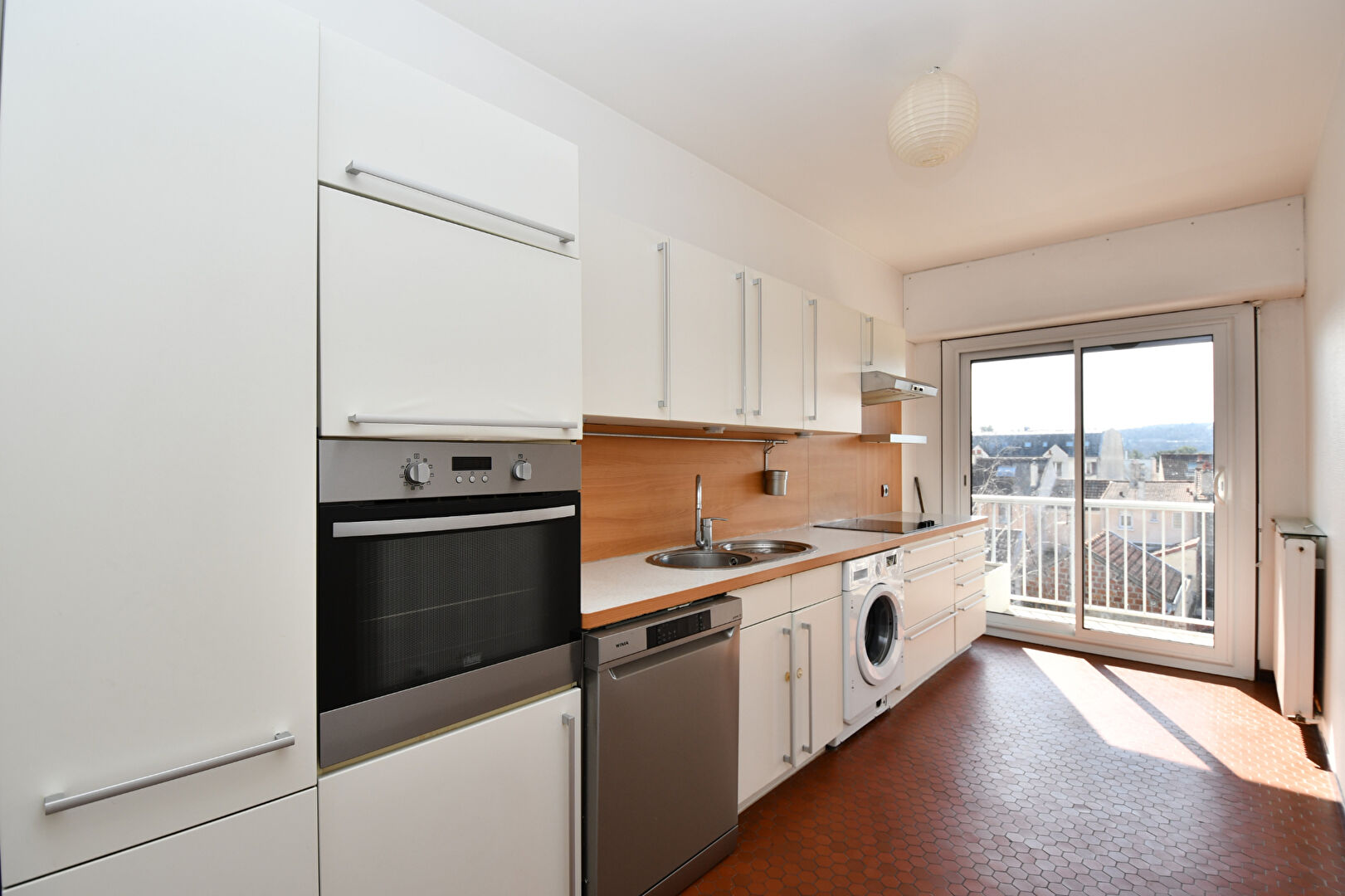 Appartement situé à Croissy-sur-Seine de 91 m² avec 3 chambres à 12 mn du RER et 3 mn du centre