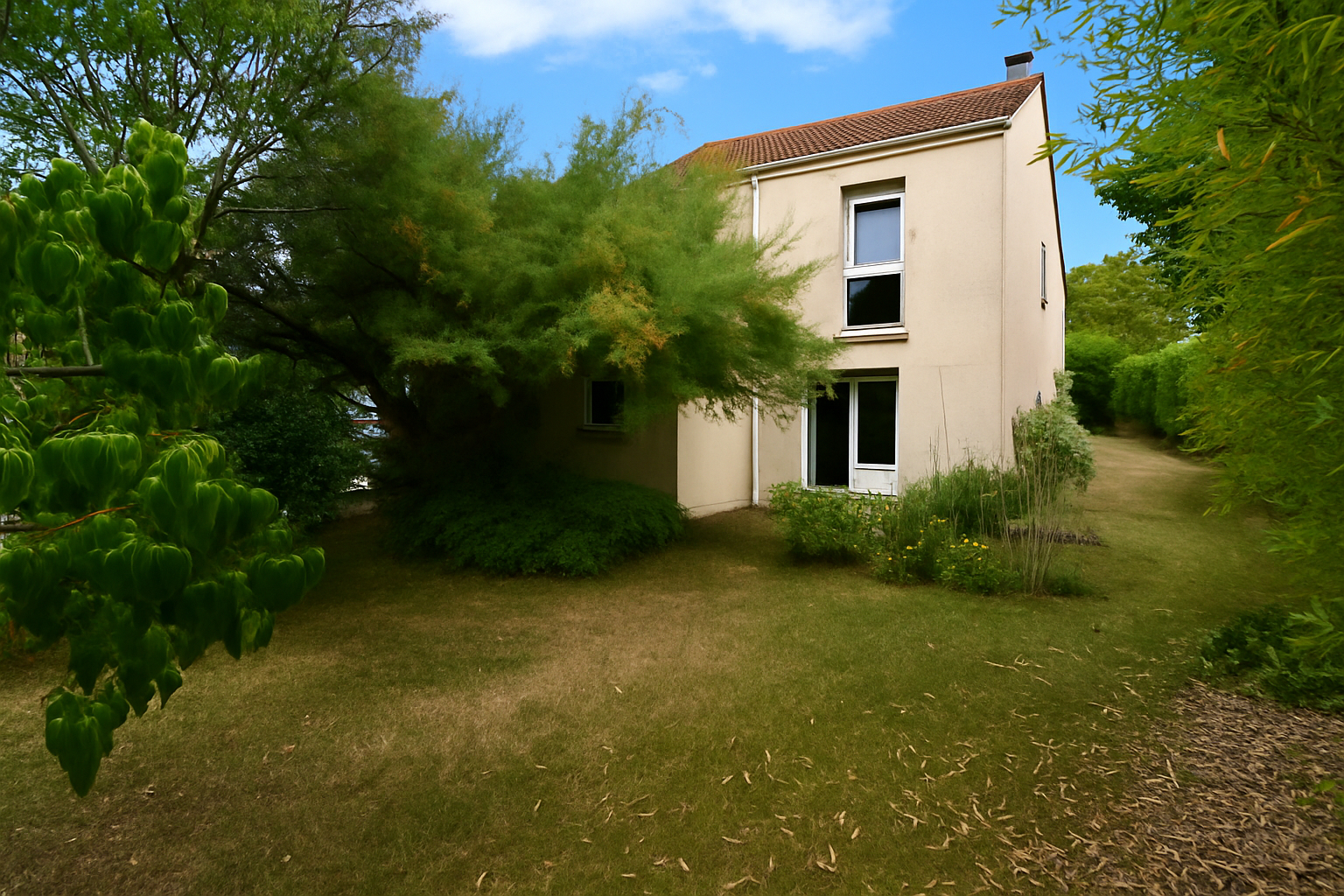 CHATOU Maison familiale d’environ 150 m²  au sol avec 4 chambres sur un terrain de 499 m²