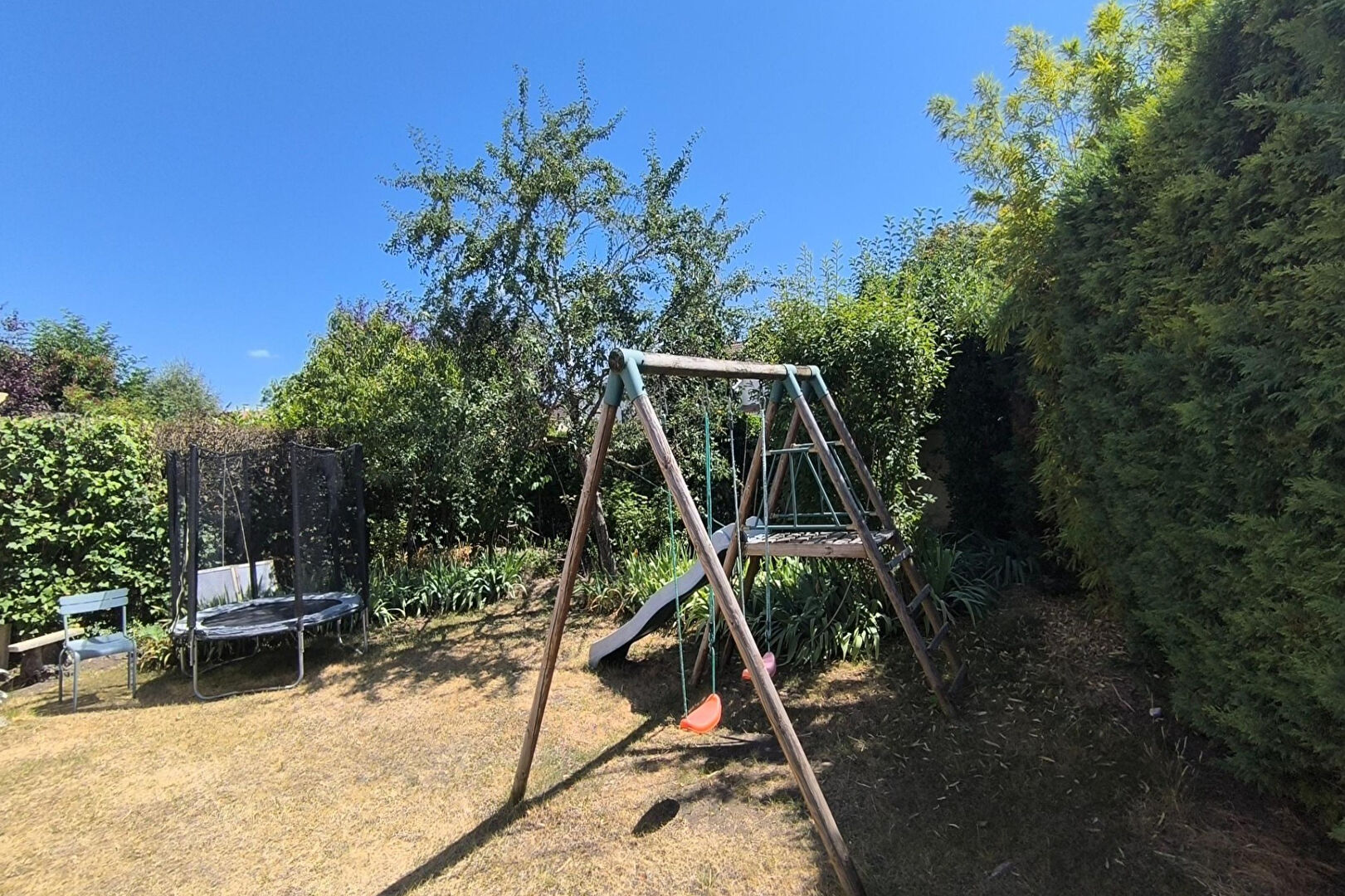 CHATOU Maison familiale d’environ 150 m²  au sol avec 4 chambres sur un terrain de 499 m²