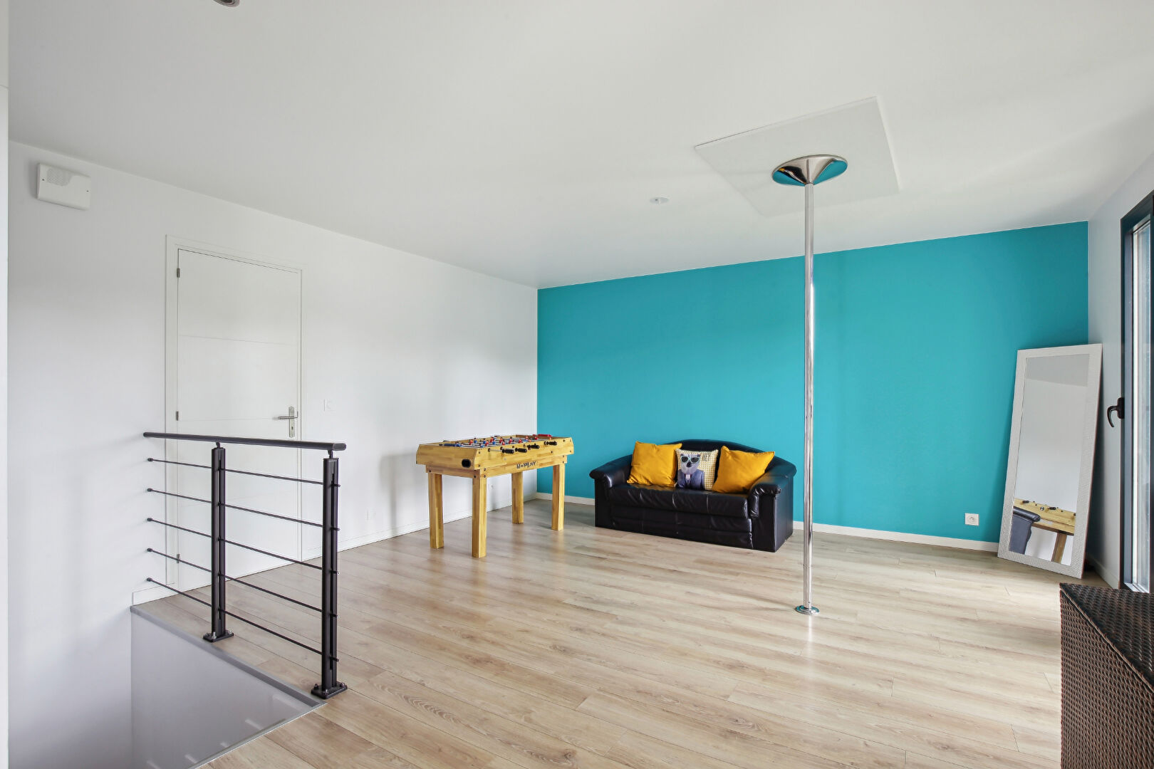 Maison contemporaine de 2018  –  207  m²  avec  de belles prestations, lumineuse sur un terrain de 722 m²
