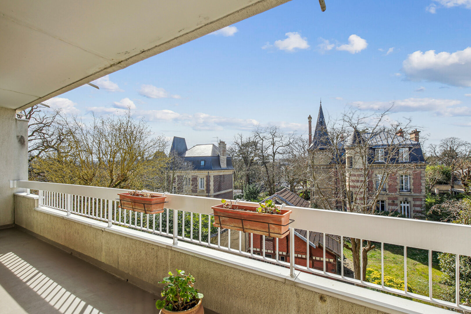 Appartement situé à Chatou de 114 m² avec 3 chambres terrasse et balcon