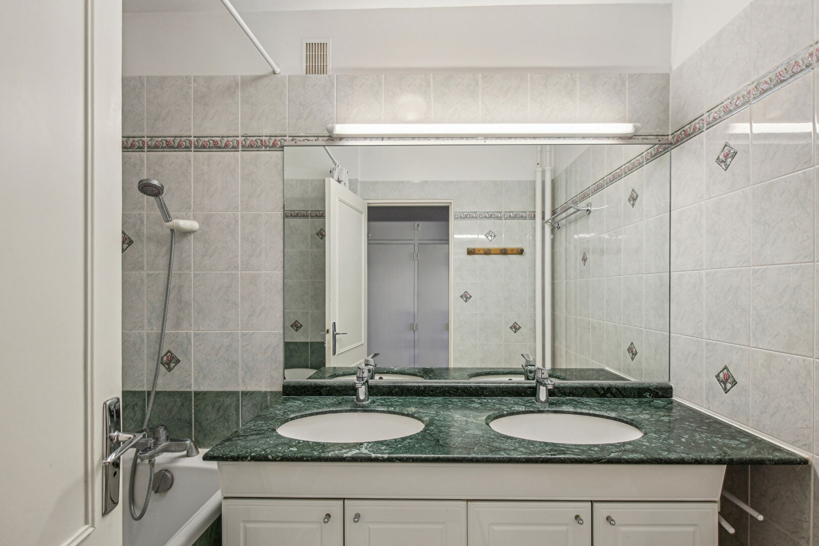 Appartement situé à Chatou de 114 m² avec 3 chambres terrasse et balcon