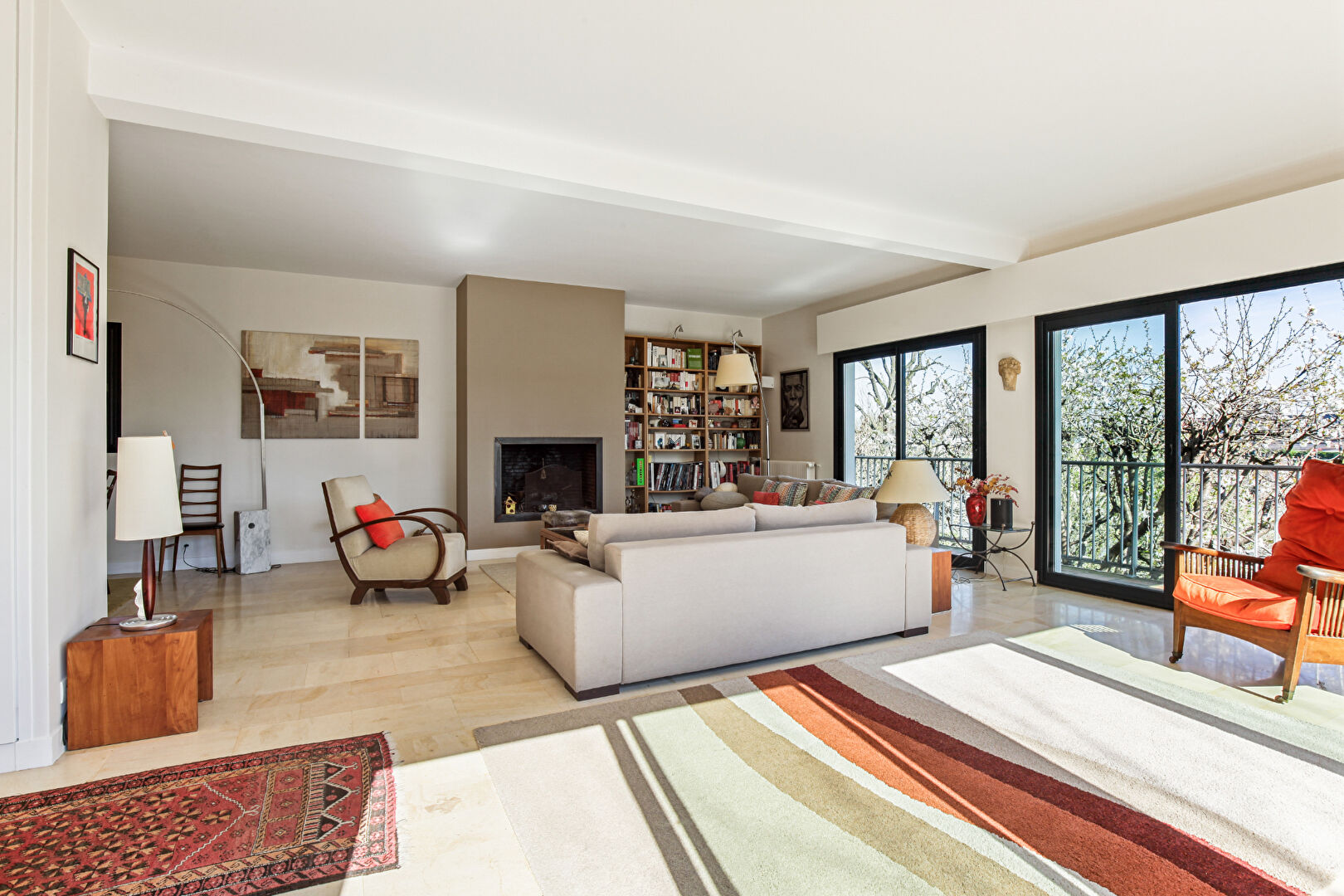 Maison d’architecte située à CHATOU avec 4 chambres de 184 m2 sur 914 M² de terrain à 11 mn du RER