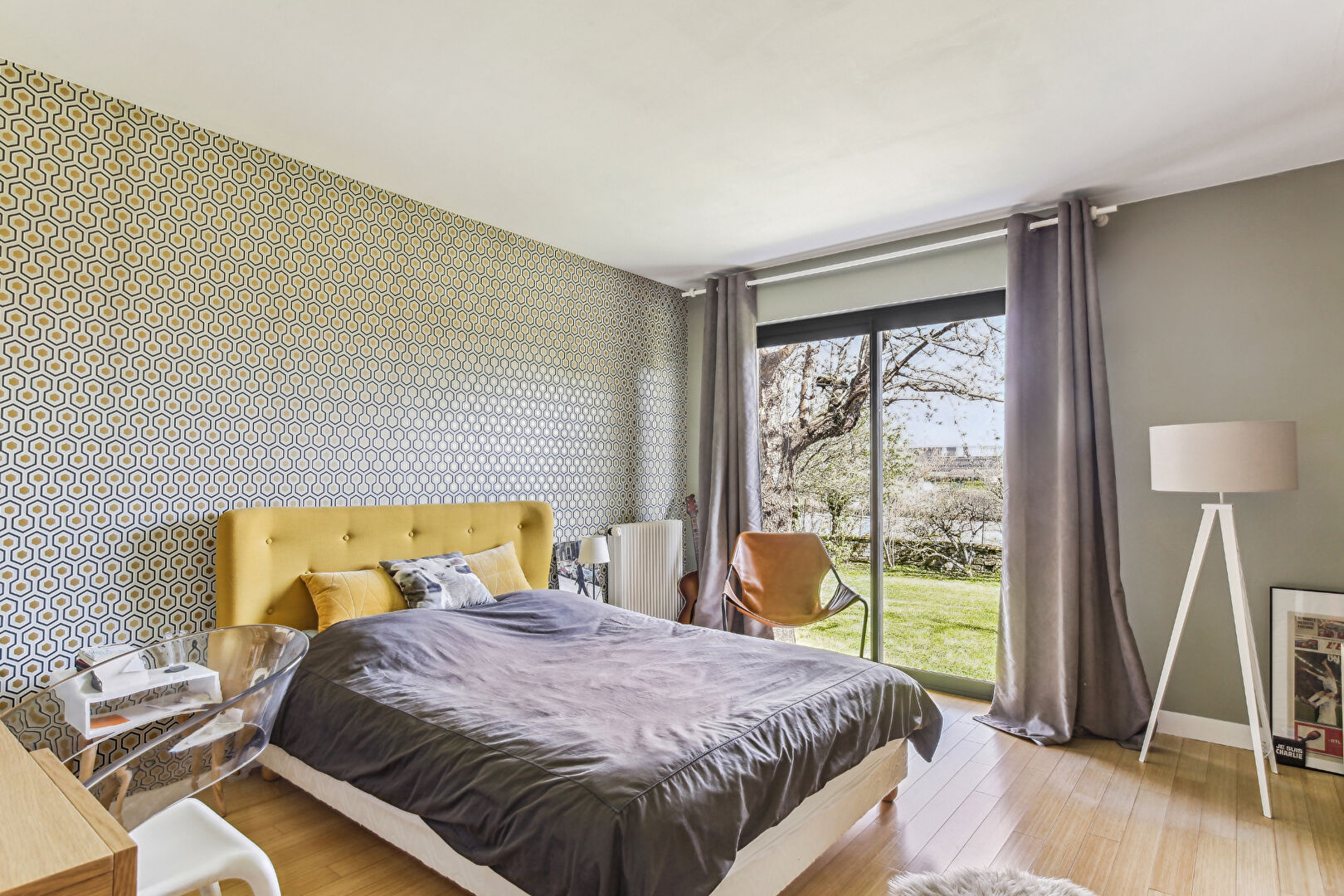 Maison d’architecte située à CHATOU avec 4 chambres de 184 m2 sur 914 M² de terrain à 11 mn du RER