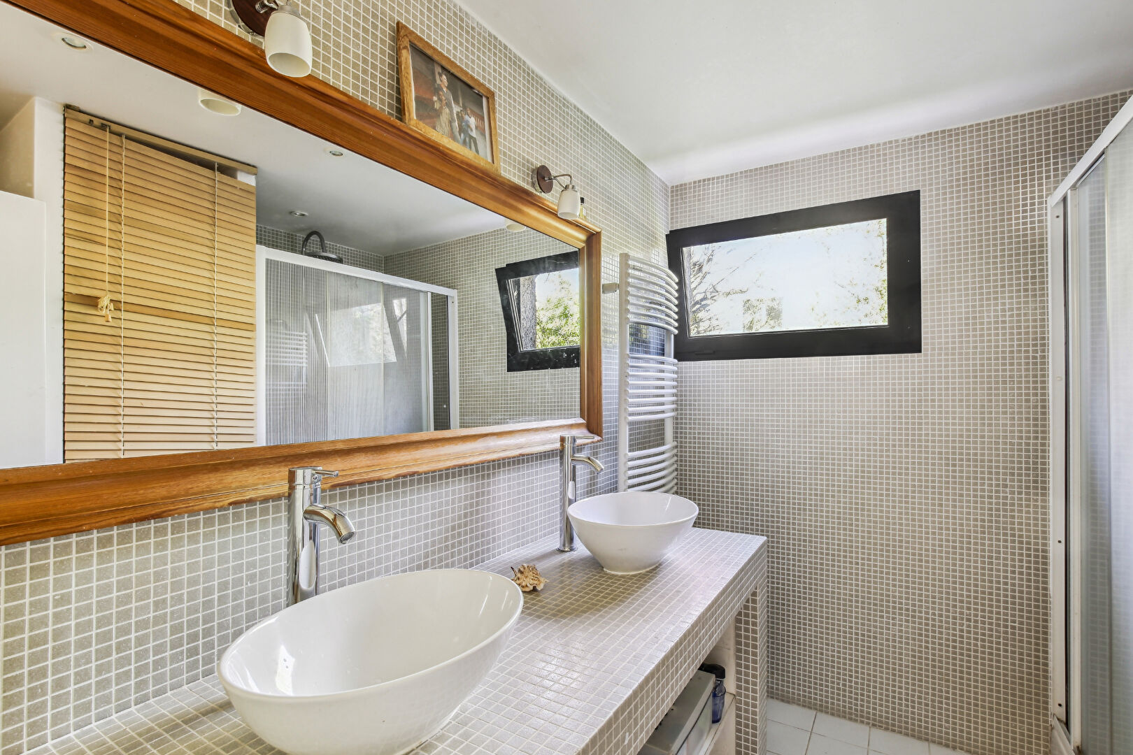 Maison d’architecte située à CHATOU avec 4 chambres de 184 m2 sur 914 M² de terrain à 11 mn du RER