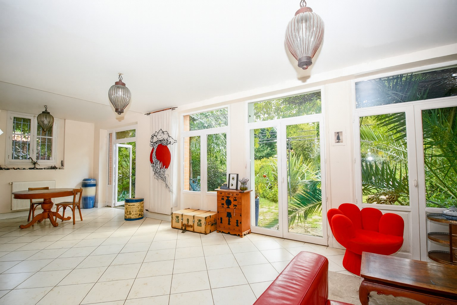 Maison familiale de caractère , Triangle d’Or des Bas de Chatou ,7 chambres ? 590 m² de terrain