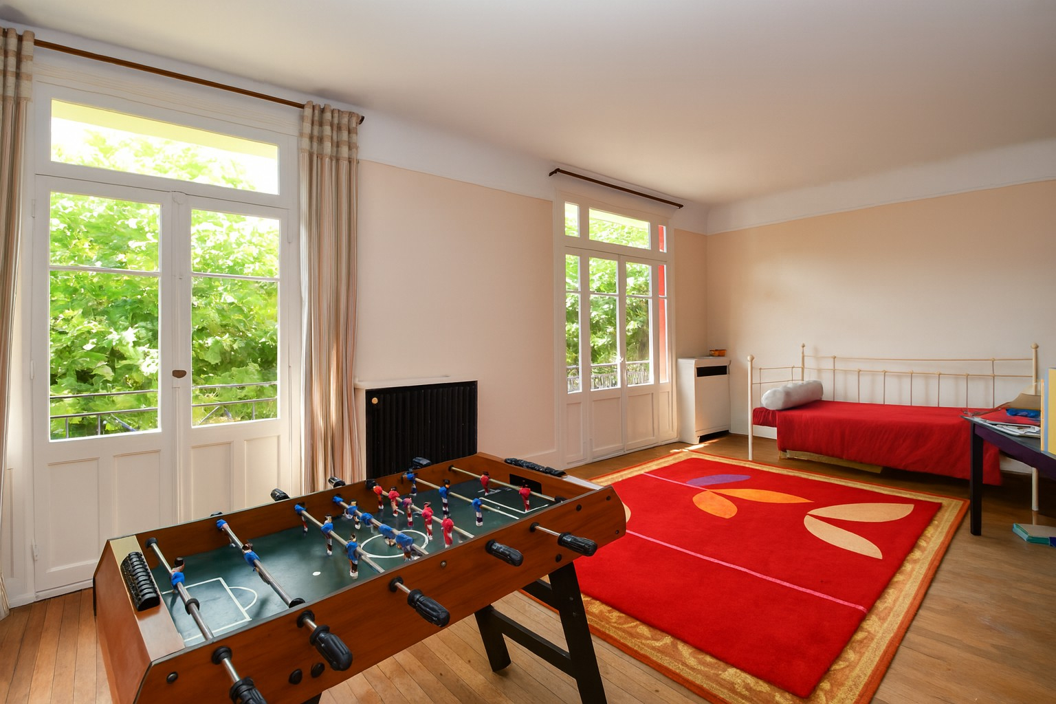 Maison familiale de caractère , Triangle d’Or des Bas de Chatou ,7 chambres ? 590 m² de terrain
