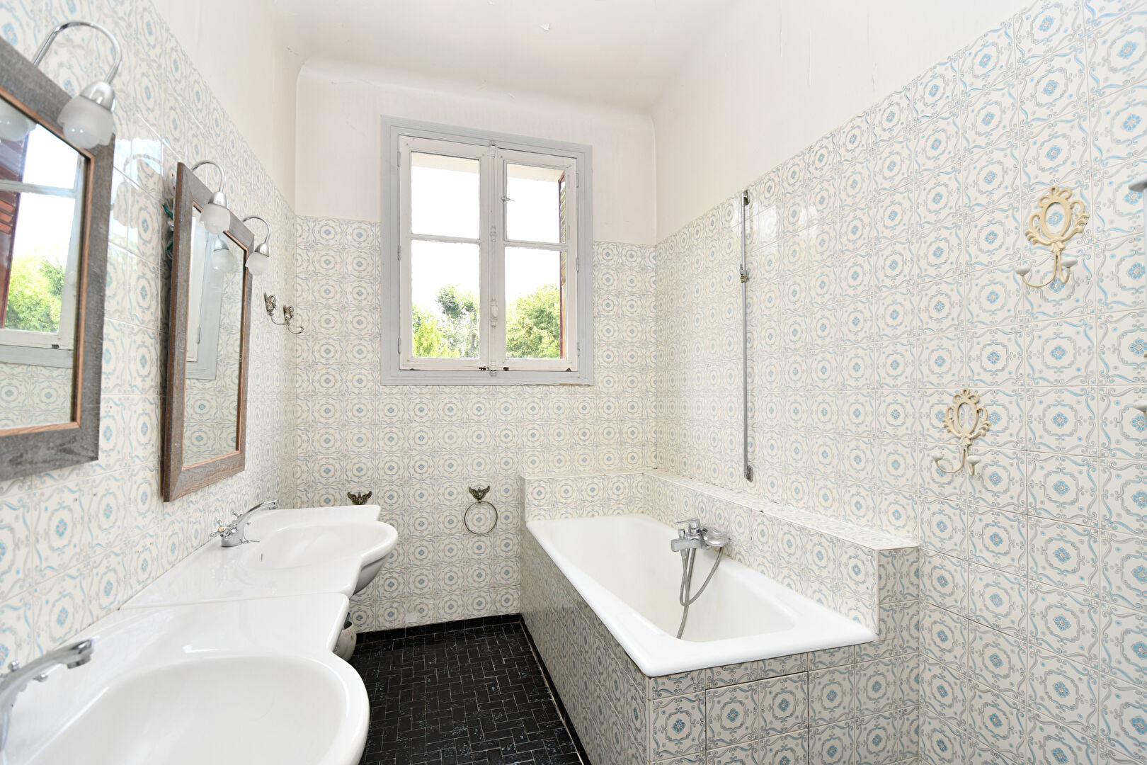 Maison familiale de caractère , Triangle d’Or des Bas de Chatou ,7 chambres ? 590 m² de terrain