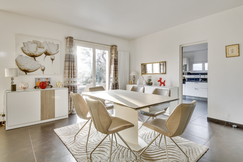 MAISON située à CHATOU à 15 mn du RER  de 185m² sur un terrain de 823 m²