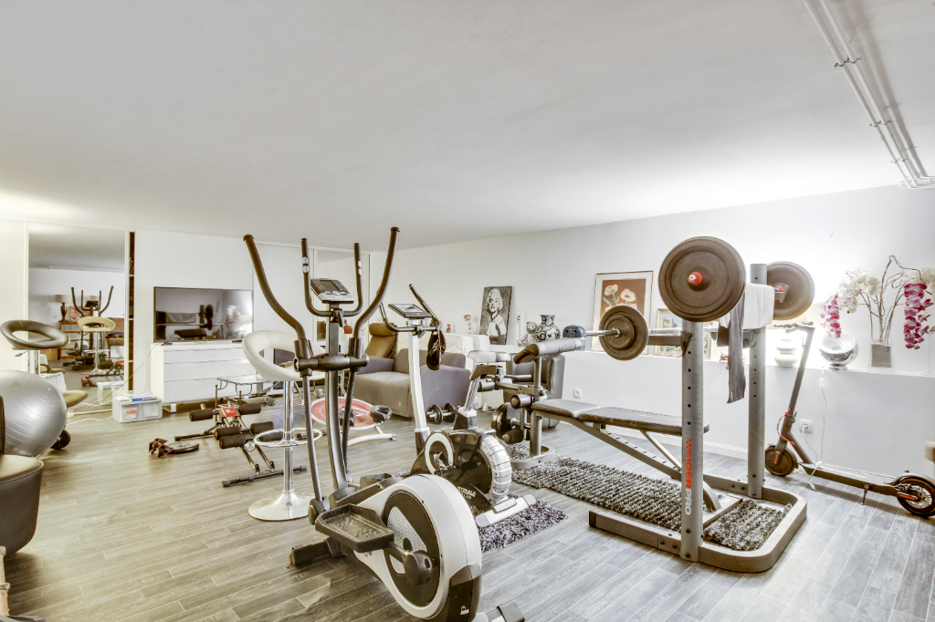 MAISON située à CHATOU à 15 mn du RER  de 185m² sur un terrain de 823 m²