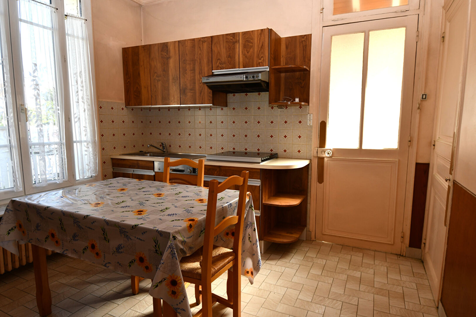 Maison située à Chatou avec 3 chambres sur 589m² de terrain.