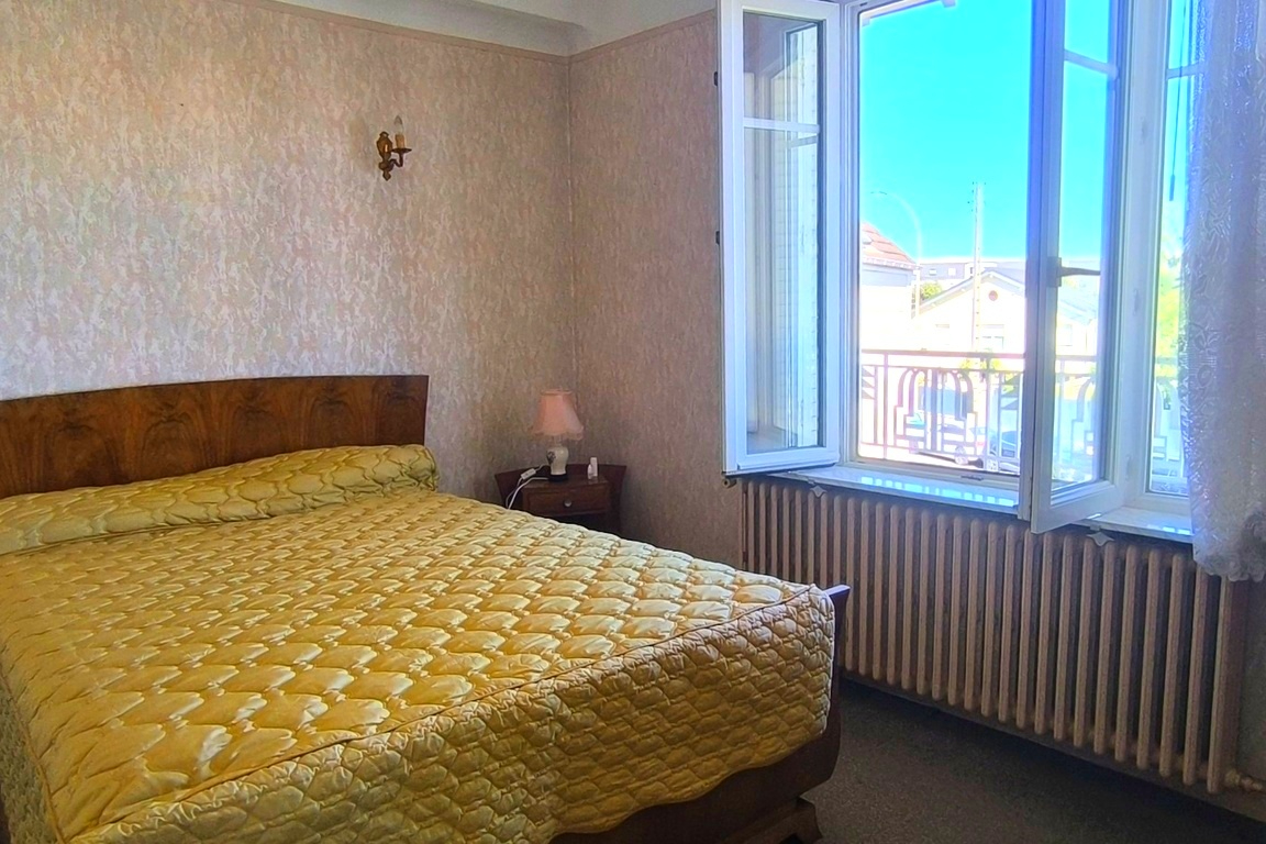 Maison située à Chatou avec 3 chambres sur 589m² de terrain.