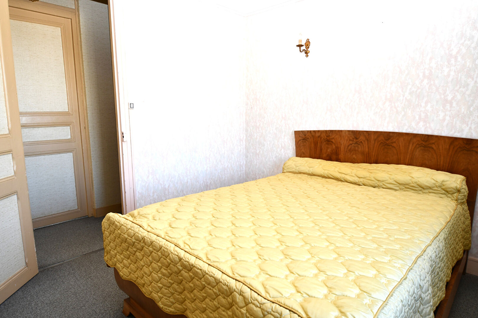 Maison située à Chatou avec 3 chambres sur 589m² de terrain.