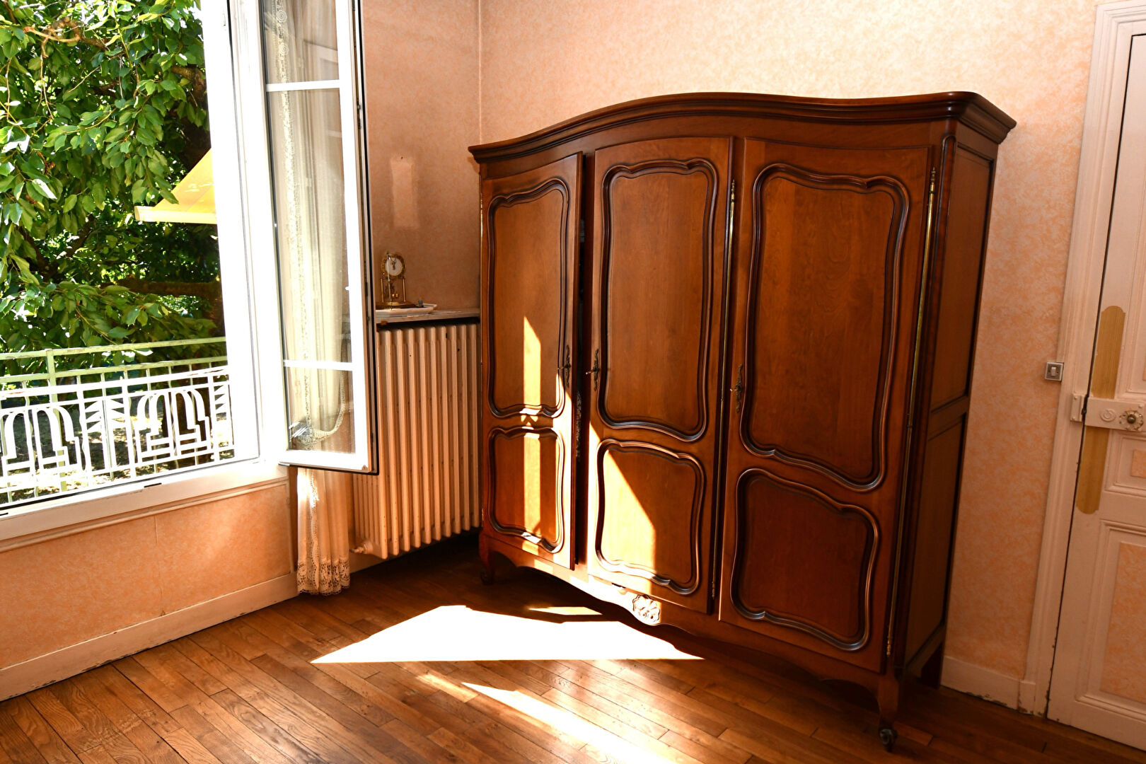 Maison située à Chatou avec 3 chambres sur 589m² de terrain.