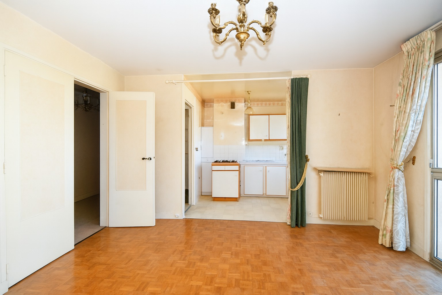 Appartement situé à Chatou 3 pièces de 69 m2 au 4ème étage avec ascenseur à 3 mn du RER