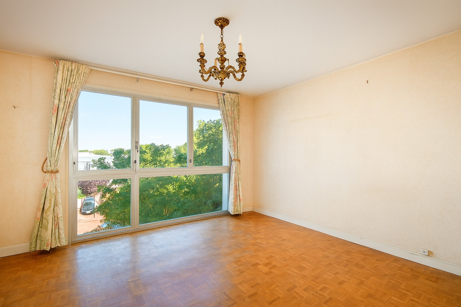 Appartement situé à Chatou 3 pièces de 69 m2 au 4ème étage avec ascenseur à 3 mn du RER