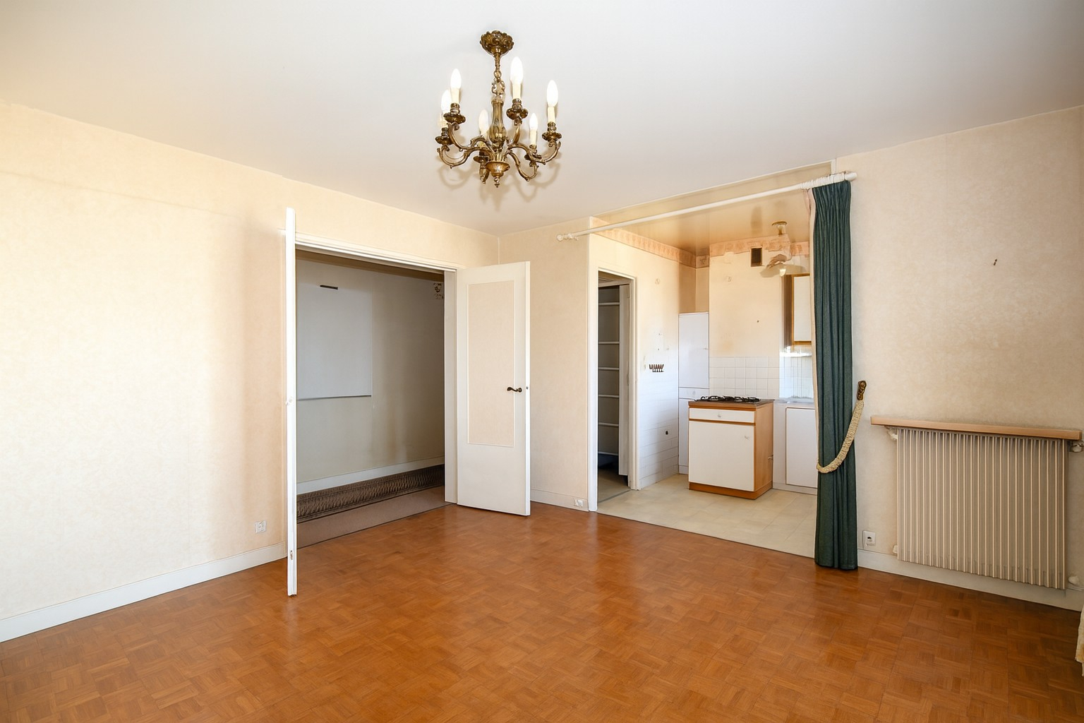 Appartement situé à Chatou 3 pièces de 69 m2 au 4ème étage avec ascenseur à 3 mn du RER