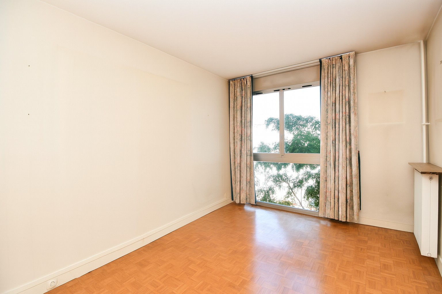 Appartement situé à Chatou 3 pièces de 69 m2 au 4ème étage avec ascenseur à 3 mn du RER