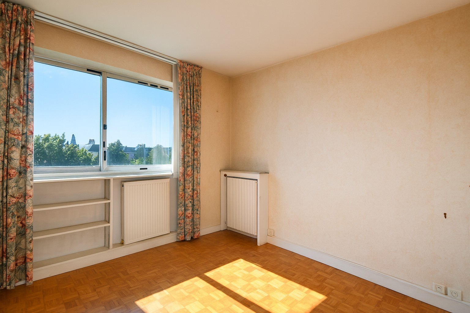Appartement situé à Chatou 3 pièces de 69 m2 au 4ème étage avec ascenseur à 3 mn du RER
