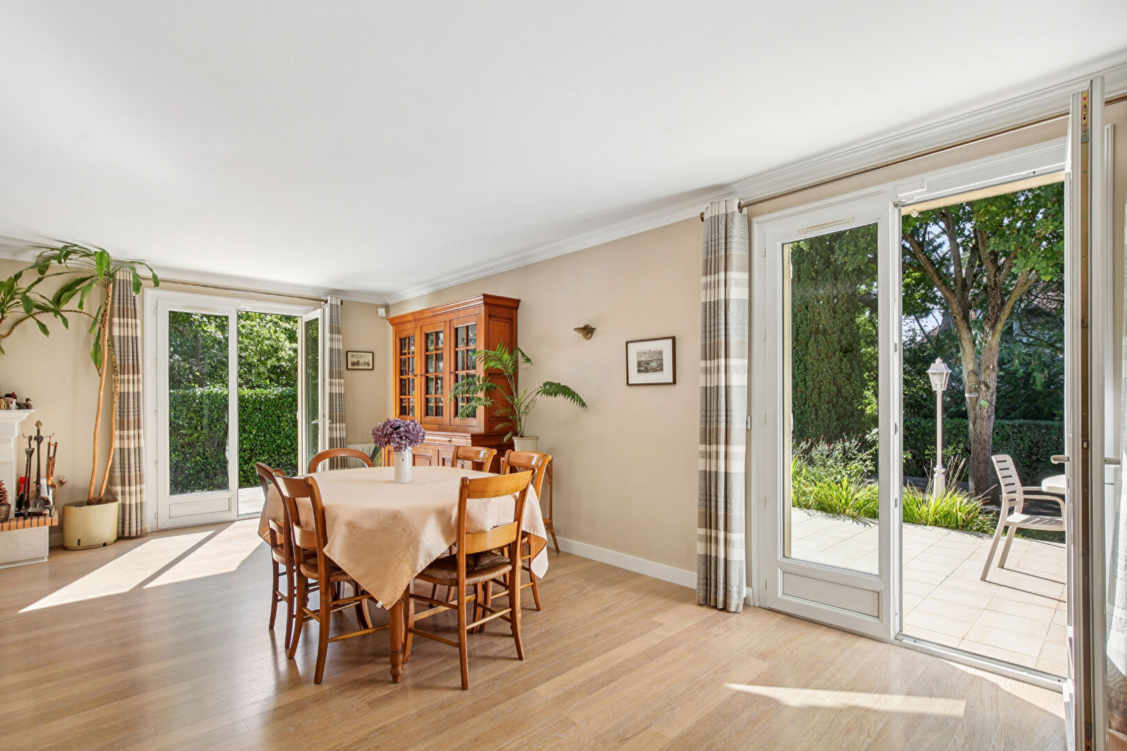 A CHATOU  Maison familiale de 176 m² au sol avec grand jardin sans vis-à-vis, Lisière du Vésinet