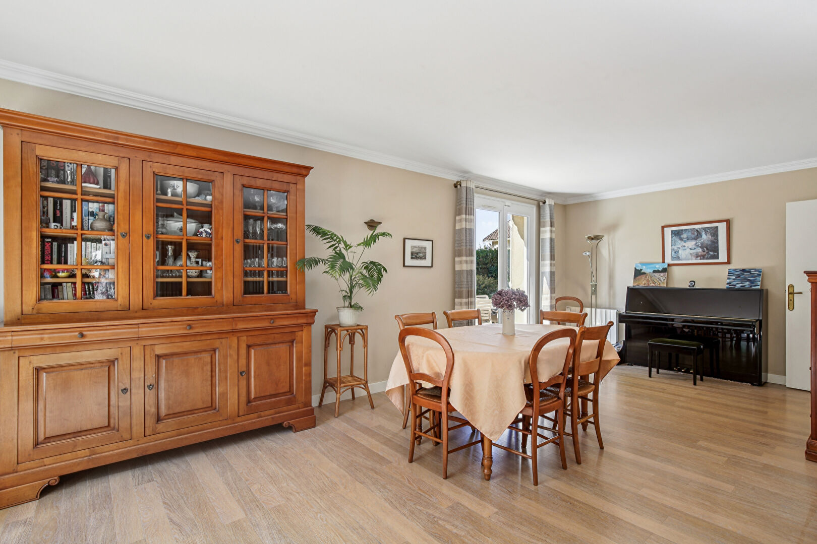 A CHATOU  Maison familiale de 176 m² au sol avec grand jardin sans vis-à-vis, Lisière du Vésinet