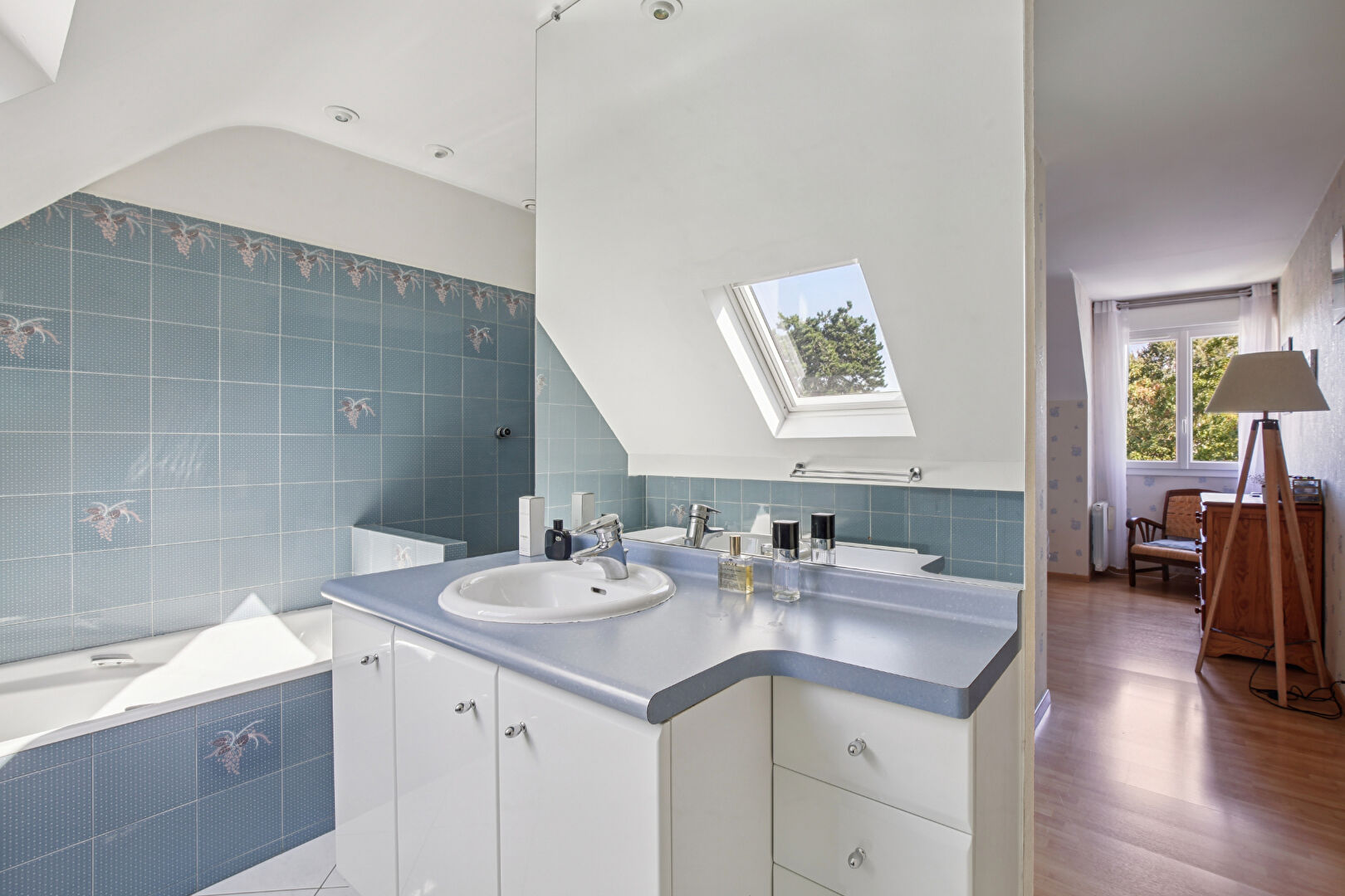 A CHATOU  Maison familiale de 176 m² au sol avec grand jardin sans vis-à-vis, Lisière du Vésinet
