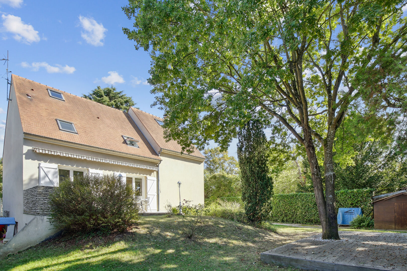 A CHATOU  Maison familiale de 176 m² au sol avec grand jardin sans vis-à-vis, Lisière du Vésinet