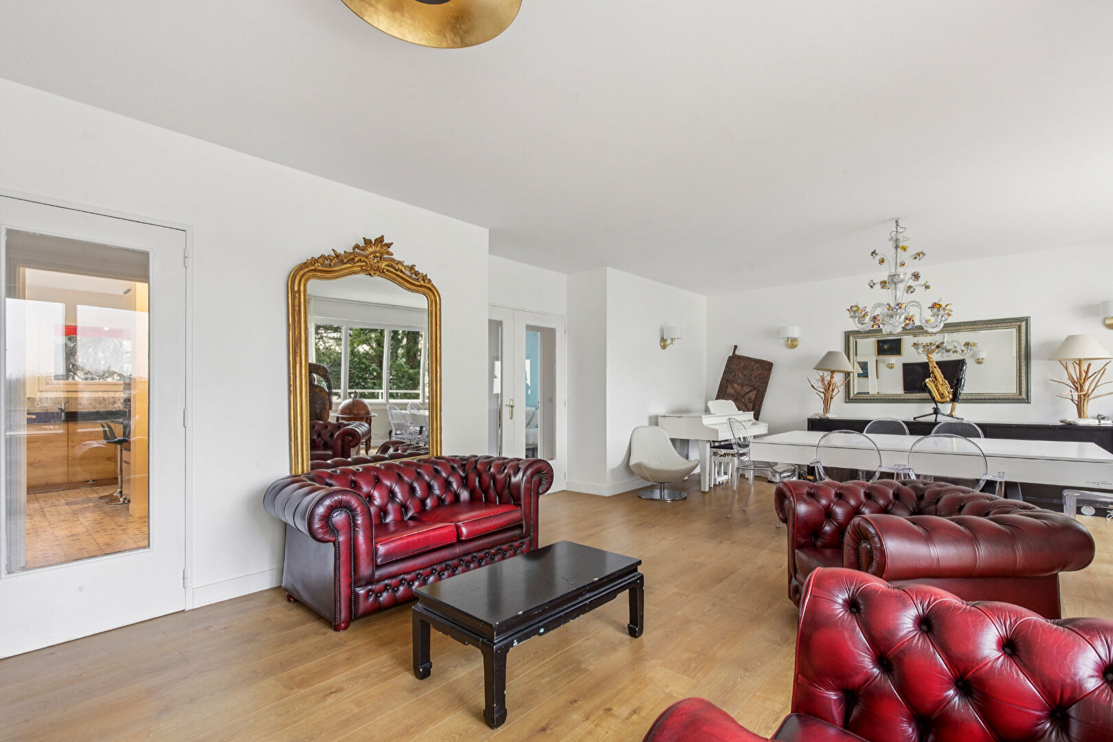 BAS DE CHATOU à 3 mn du RER appartement 5 pièces de 124.54 m² avec 3 chambres, balcon, ascenseur