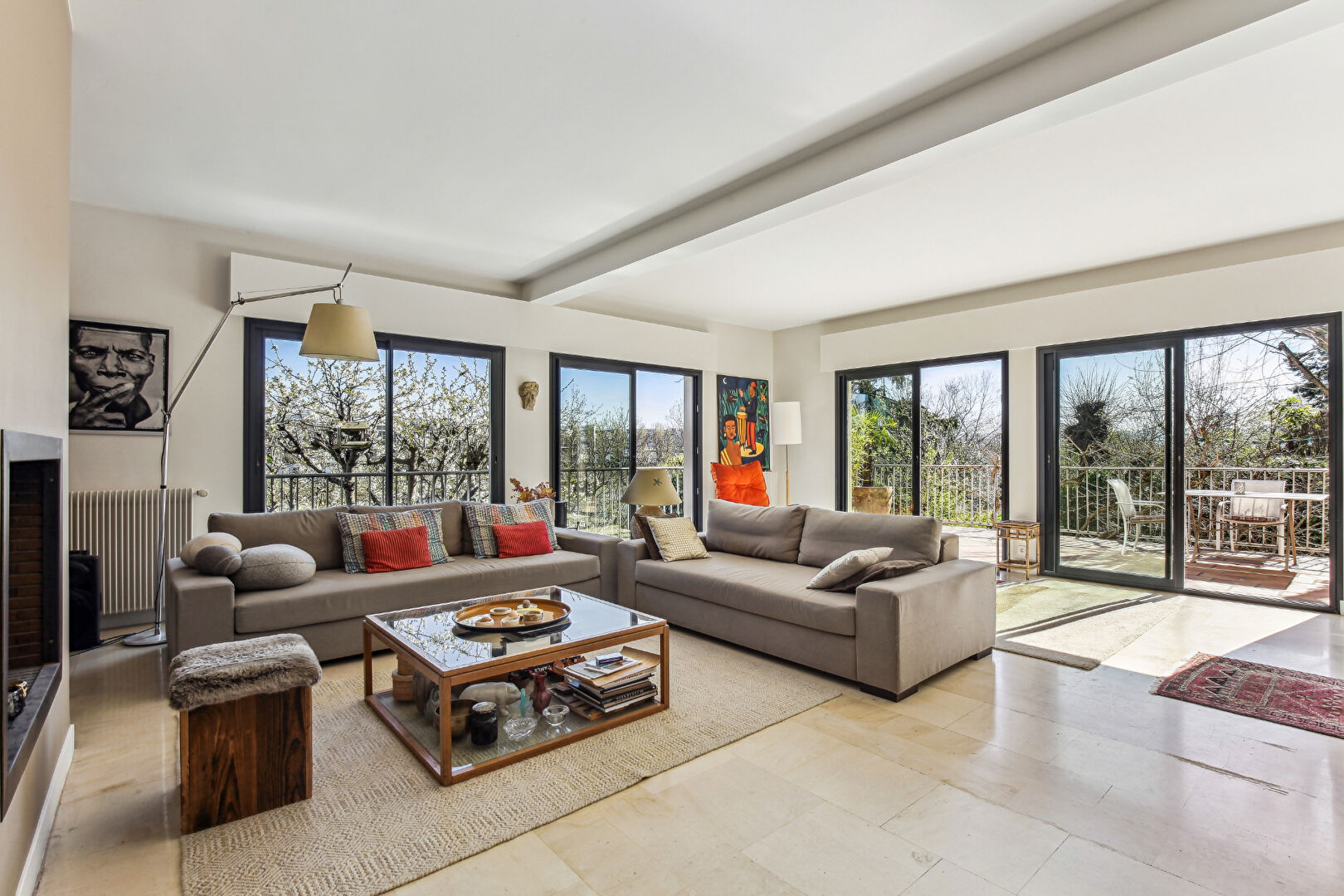Maison d’architecte située à CHATOU avec 4 chambres de 184 m2 sur 914 M² de terrain à 11 mn du RER