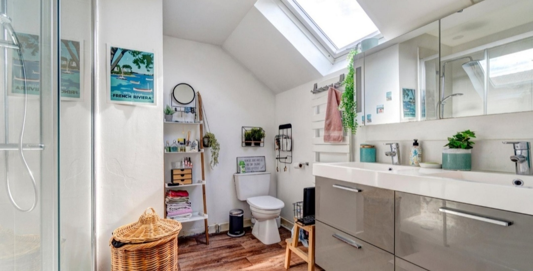 Maison située à 5 mn du centre ville de Montesson de 207 m² habitable et 230m² au sol  avec  6 chambres
