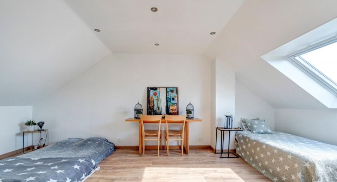 Maison située à 5 mn du centre ville de Montesson de 207 m² habitable et 230m² au sol  avec  6 chambres