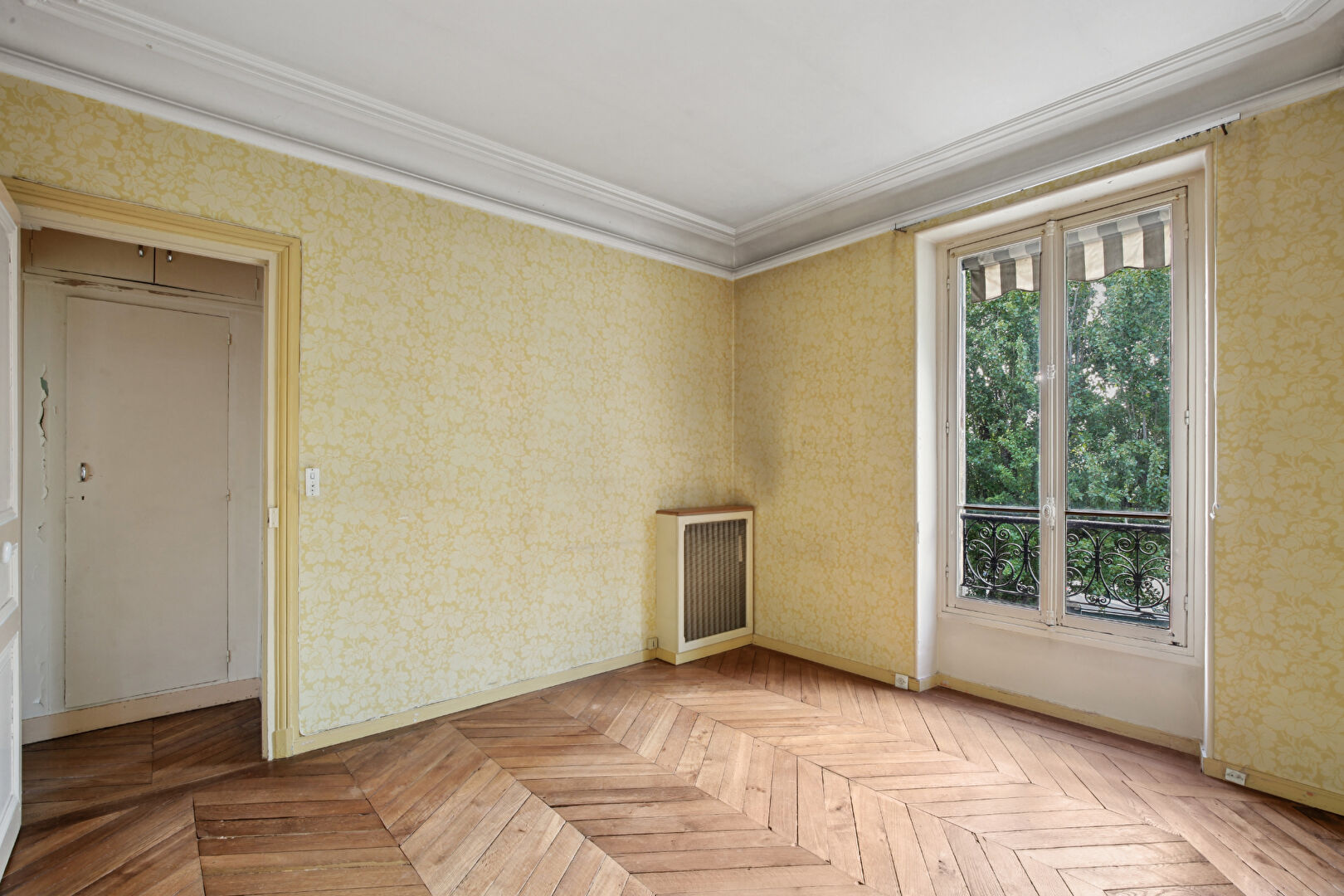 BAS DE CHATOU, propriété mansart d’environ 202 m² avec 6 chambres sur 457 m² de terrain à 8 mn du RER