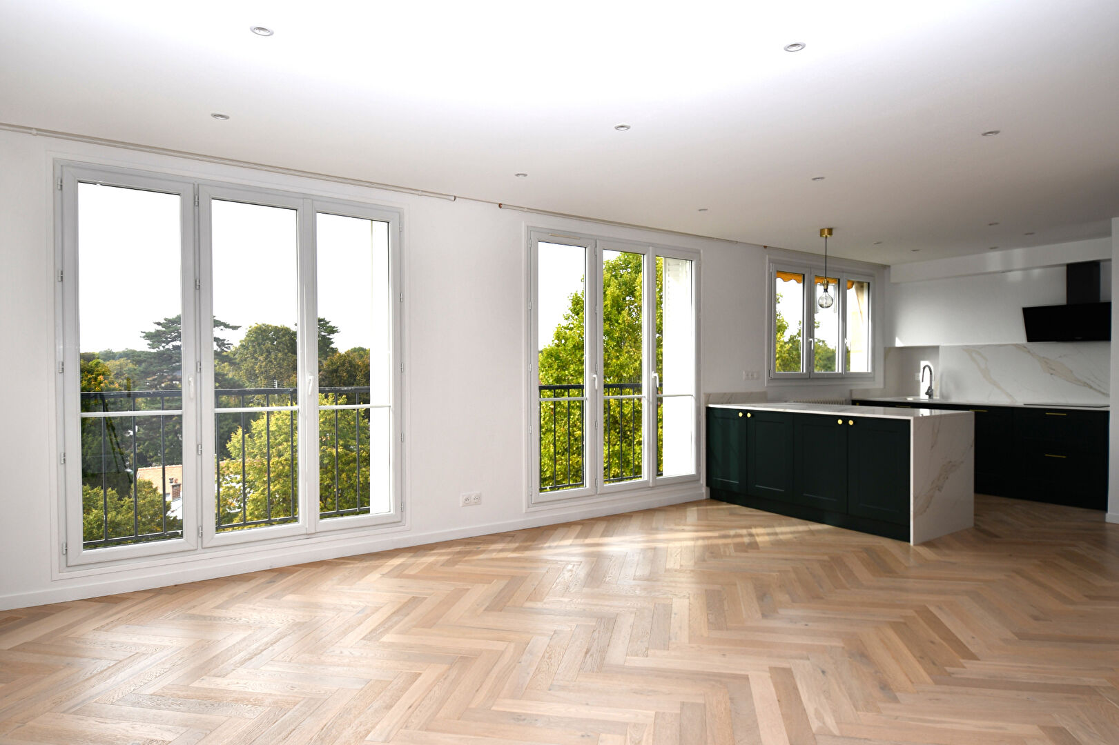 BAS DE CHATOU Appartement 4 pièces d’exception de 80 m² au dernier étage avec ascenseur à 5 min du RER