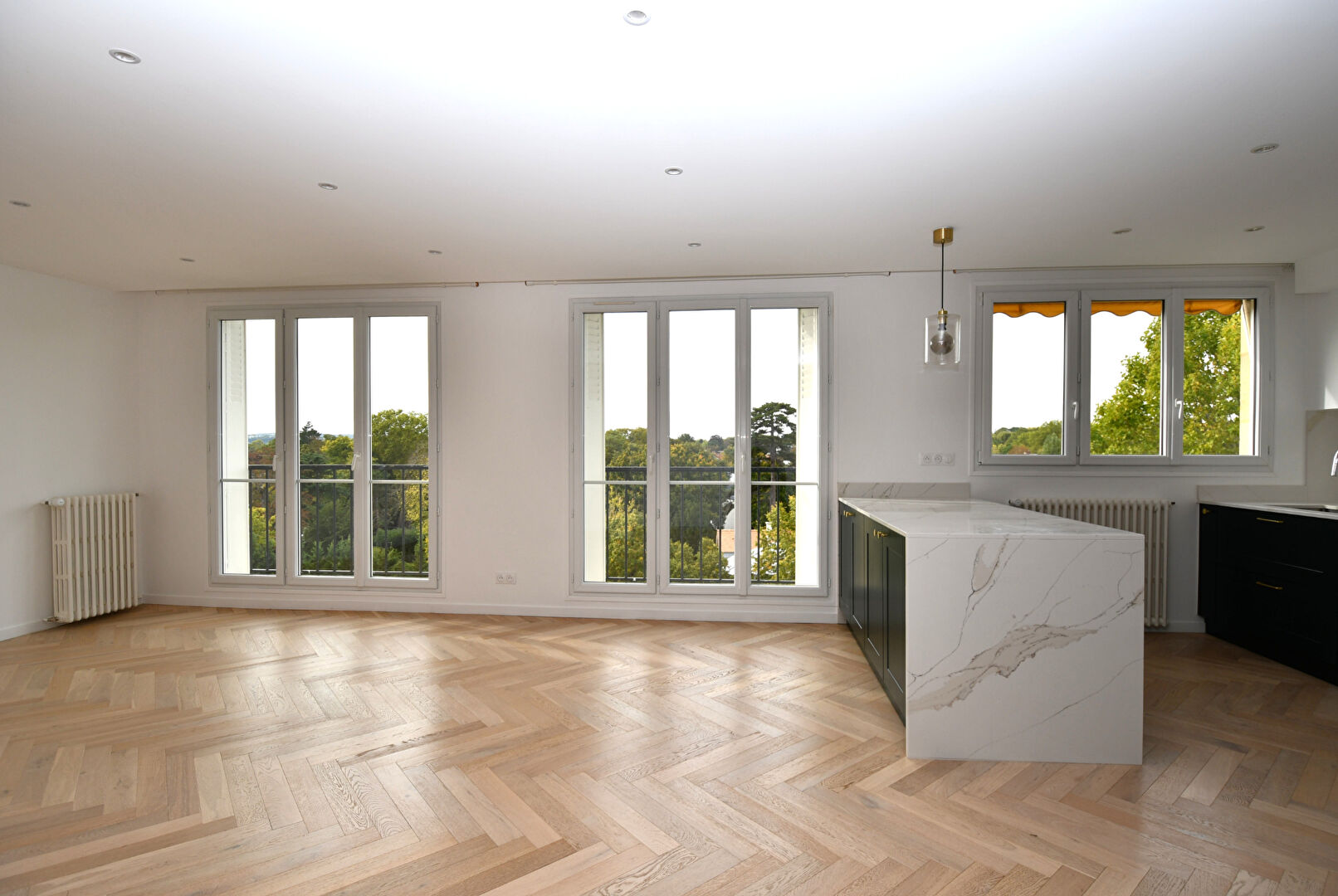 BAS DE CHATOU Appartement 4 pièces d’exception de 80 m² au dernier étage avec ascenseur à 5 min du RER