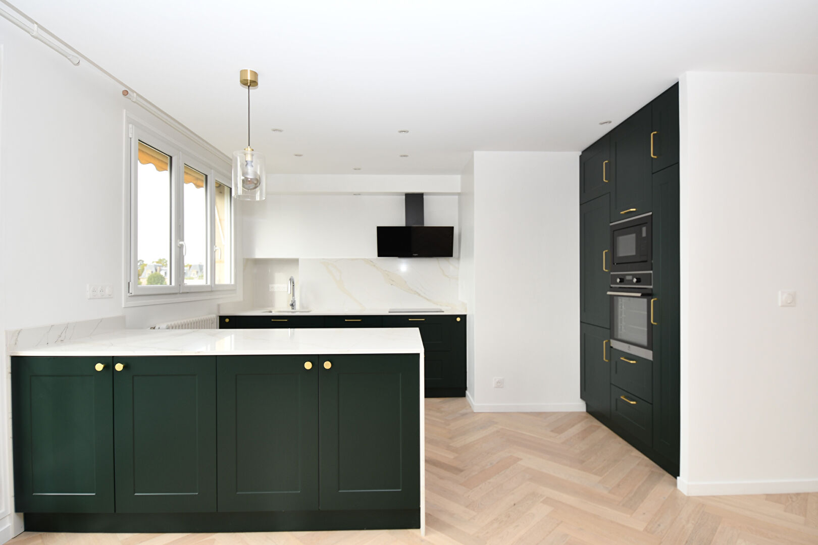 BAS DE CHATOU Appartement 4 pièces d’exception de 80 m² au dernier étage avec ascenseur à 5 min du RER
