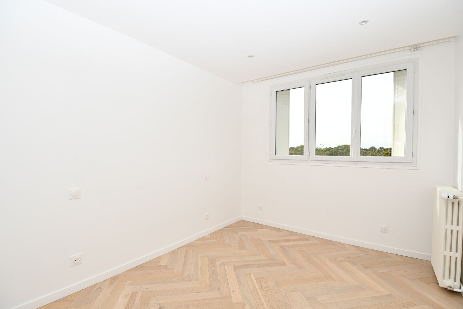 BAS DE CHATOU Appartement 4 pièces d’exception de 80 m² au dernier étage avec ascenseur à 5 min du RER