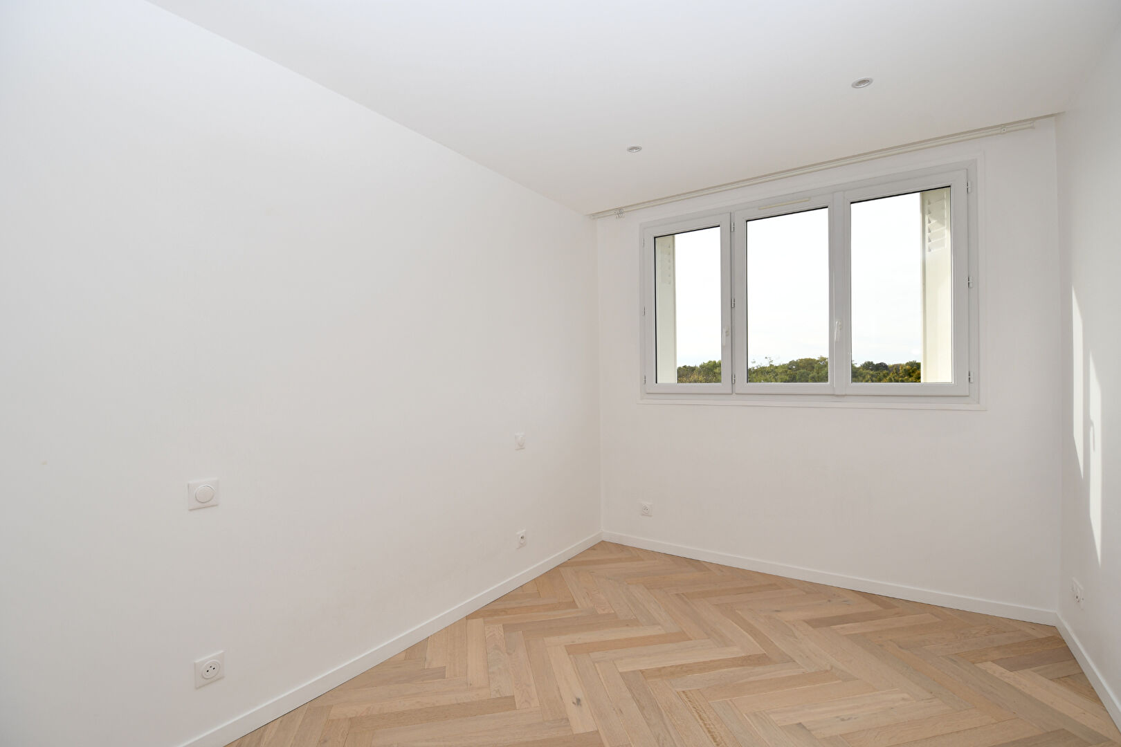 BAS DE CHATOU Appartement 4 pièces d’exception de 80 m² au dernier étage avec ascenseur à 5 min du RER