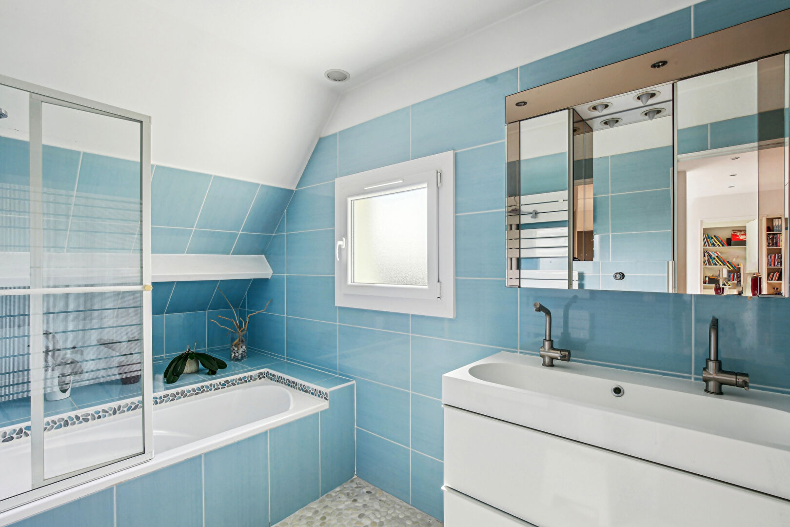 Maison située à Montesson avec 4 chambres de 225 m2 sur  un terrain de 941 m² à 5 mn du centre ville