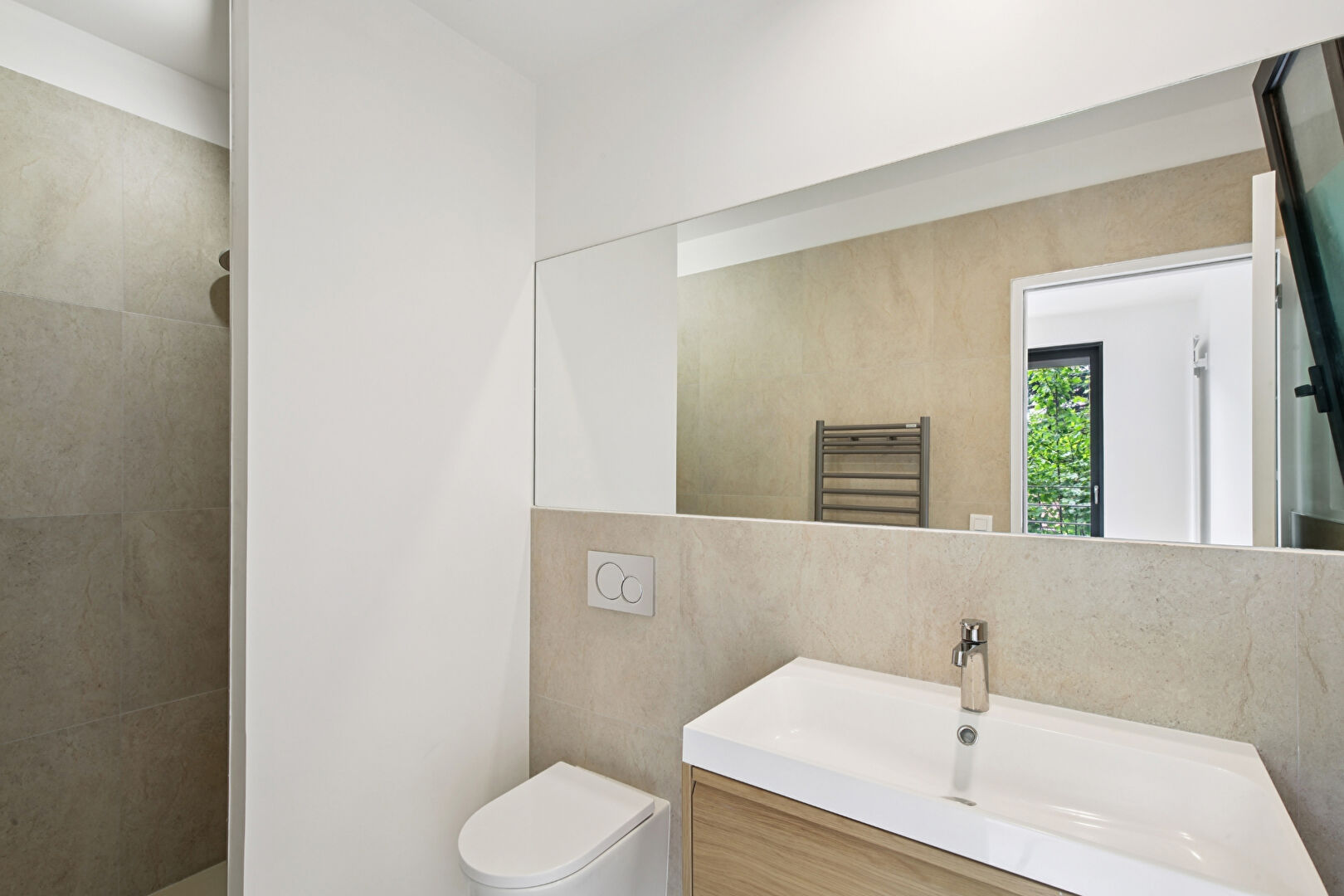 BAS DE CHATOU, à 8 mn du RER maison d’architecte récente de 196 m² sur terrain de 401 m²