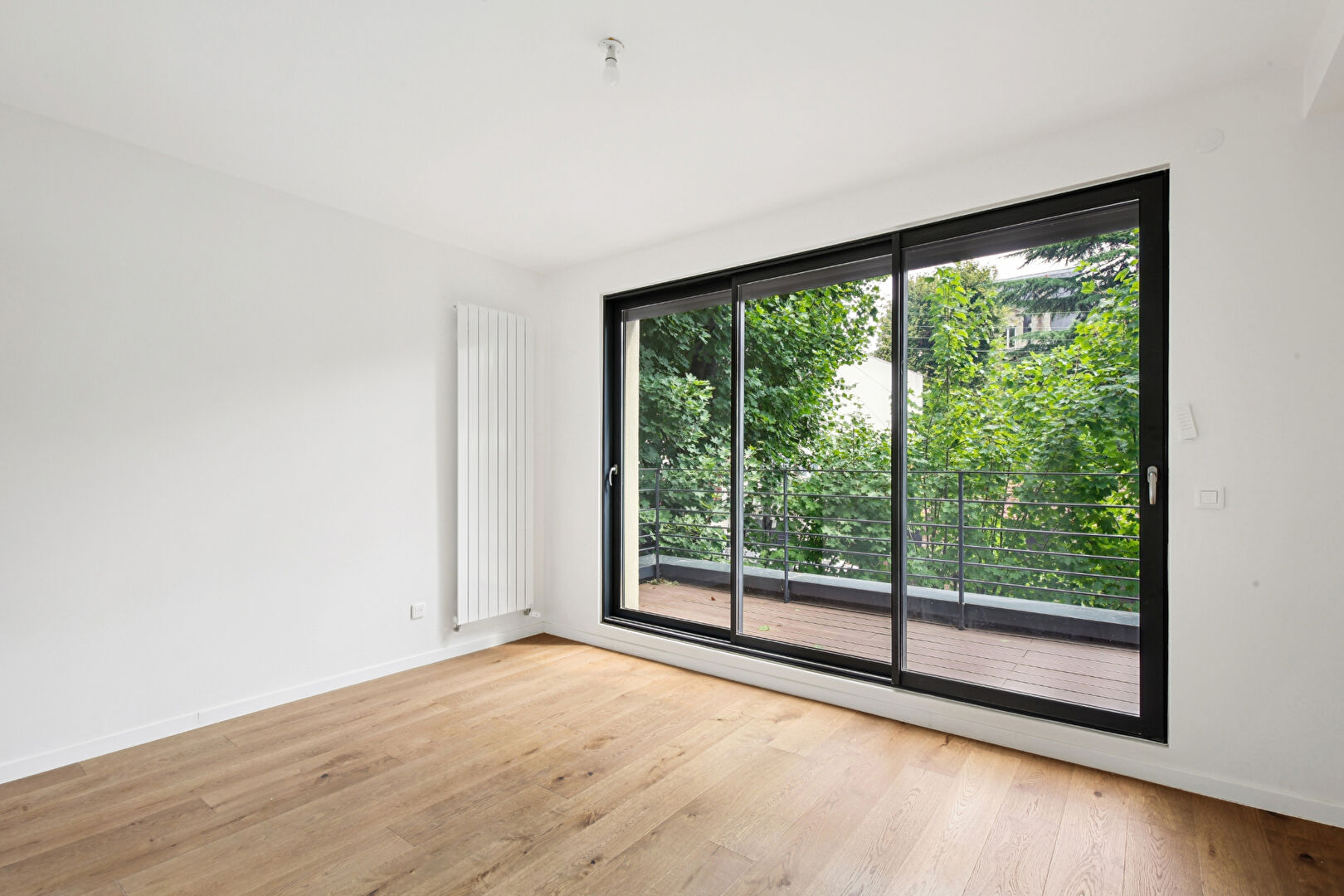 BAS DE CHATOU, à 8 mn du RER maison d’architecte récente de 196 m² sur terrain de 401 m²
