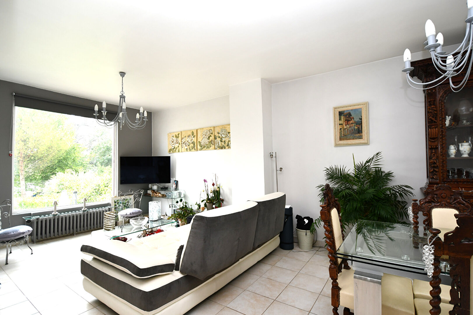 Chatou charmante  maison lumineuse  de 124 m²  au sol avec 3 chambres sur un terrain de 318 m² avec lumière et vue Seine